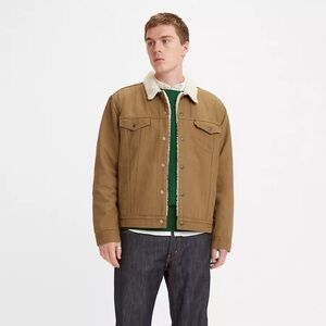 Levi’s Men’s Brown Sherpa Trucker Jacket. Size Medium.